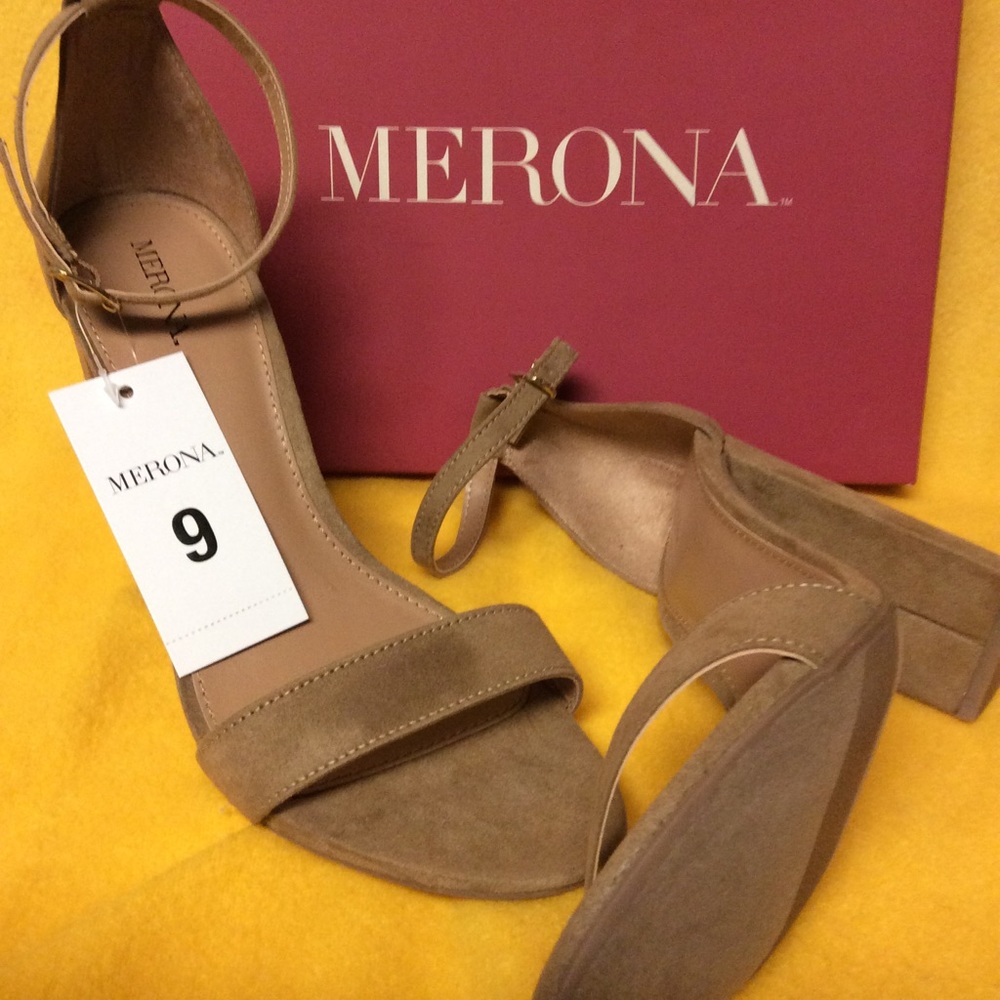 Strapy sandal 9 New